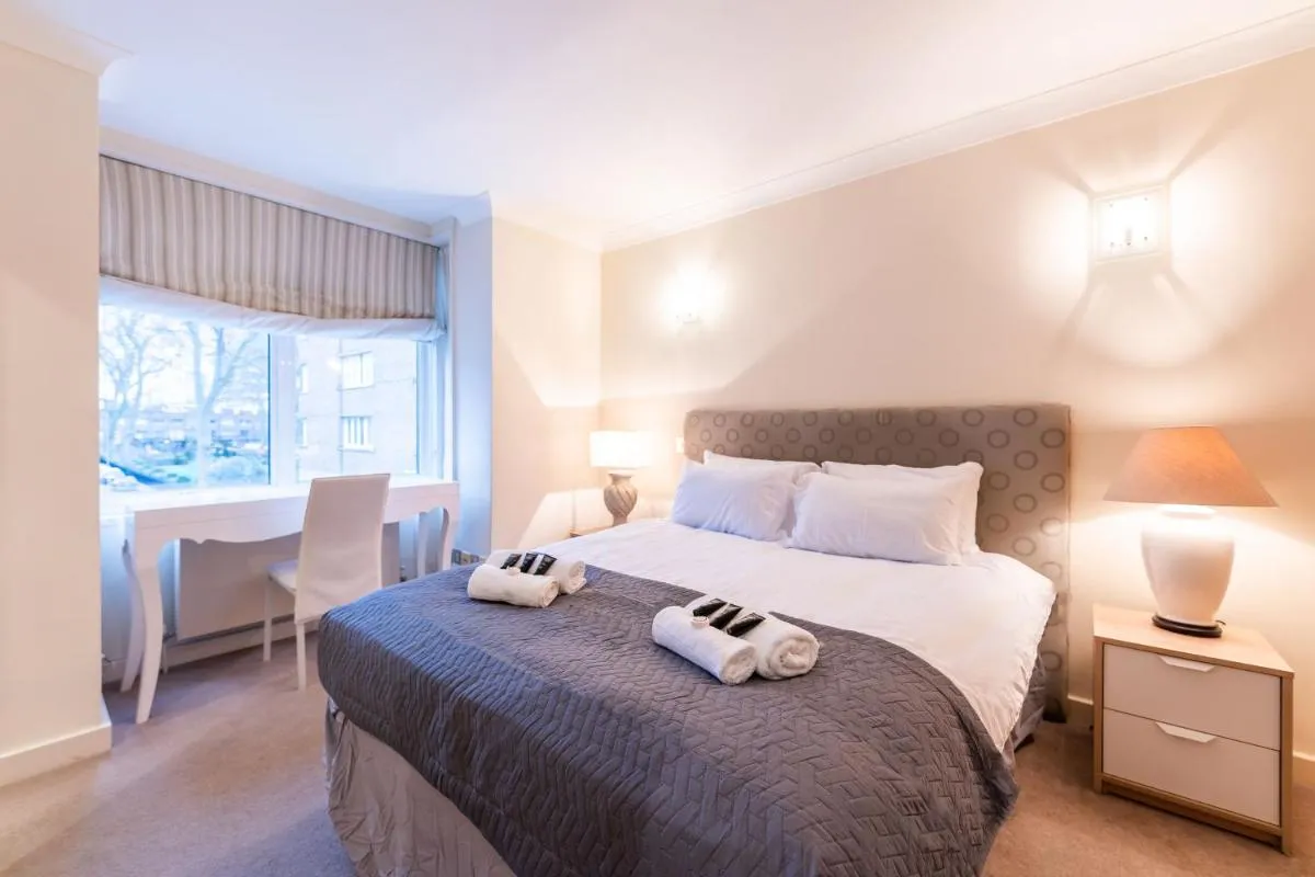 Image 4 of Luxury 6 Bedroom House in Southwick Street