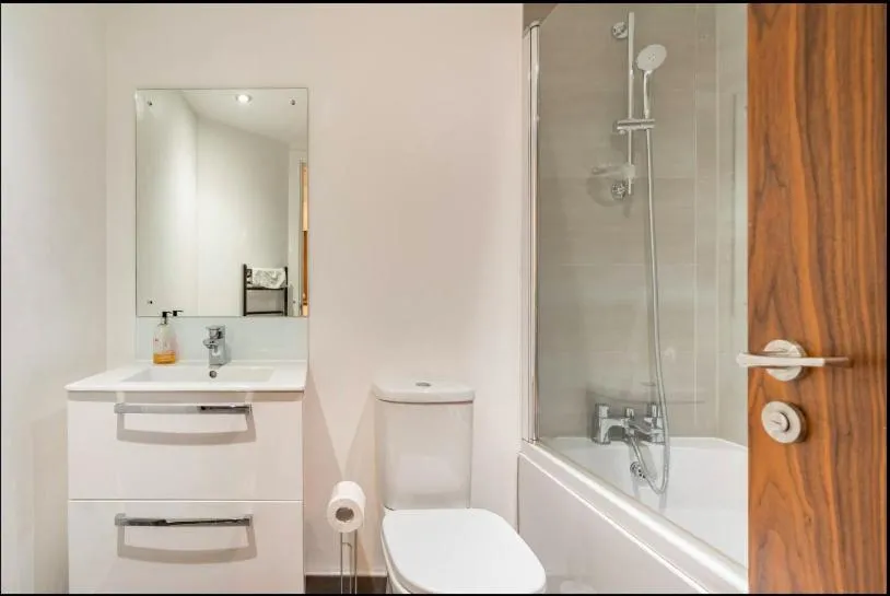 Image 1 of Luxury Knightsbridge apartment outside Harrods