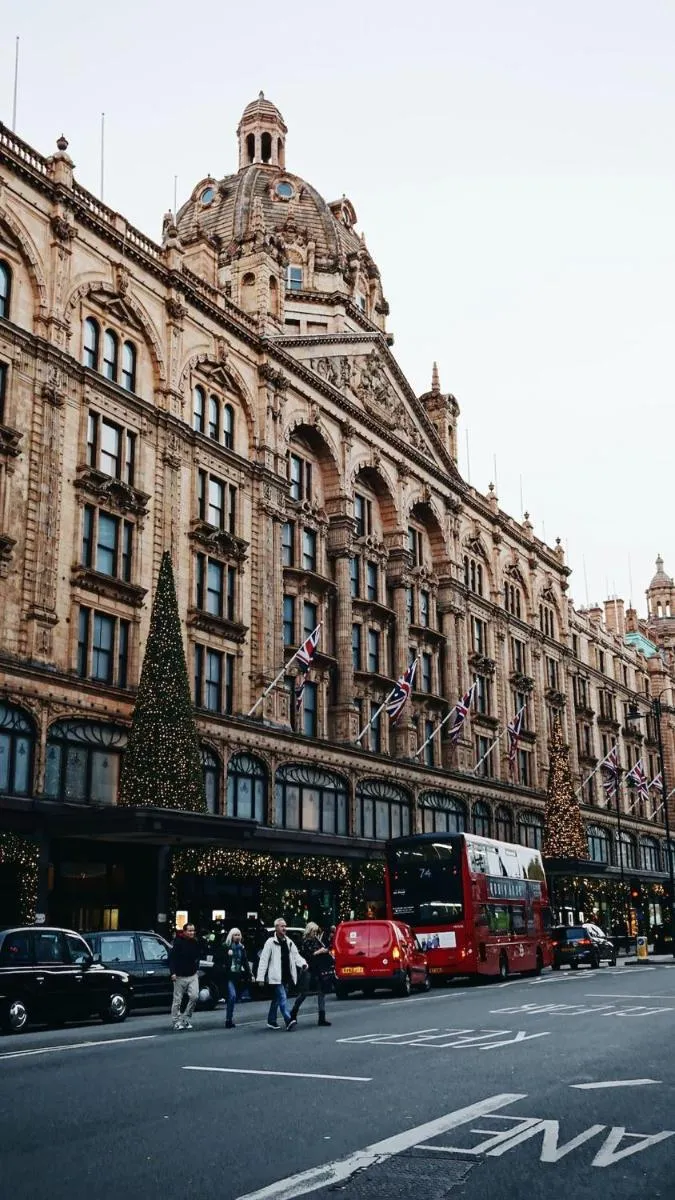 Image 3 of Luxury Knightsbridge apartment outside Harrods