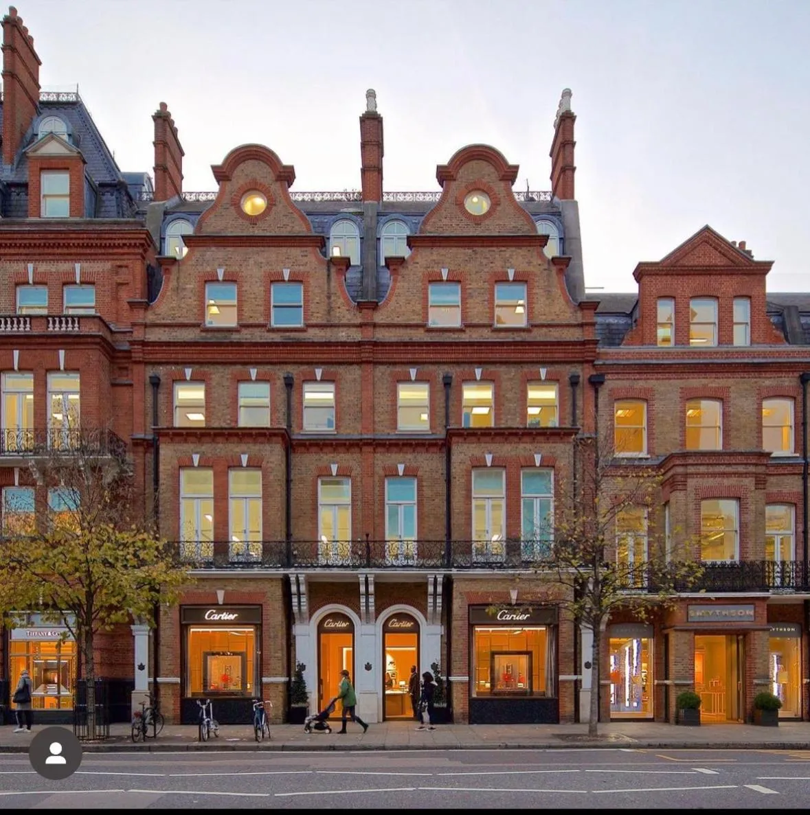 Image 4 of Luxury Knightsbridge apartment outside Harrods