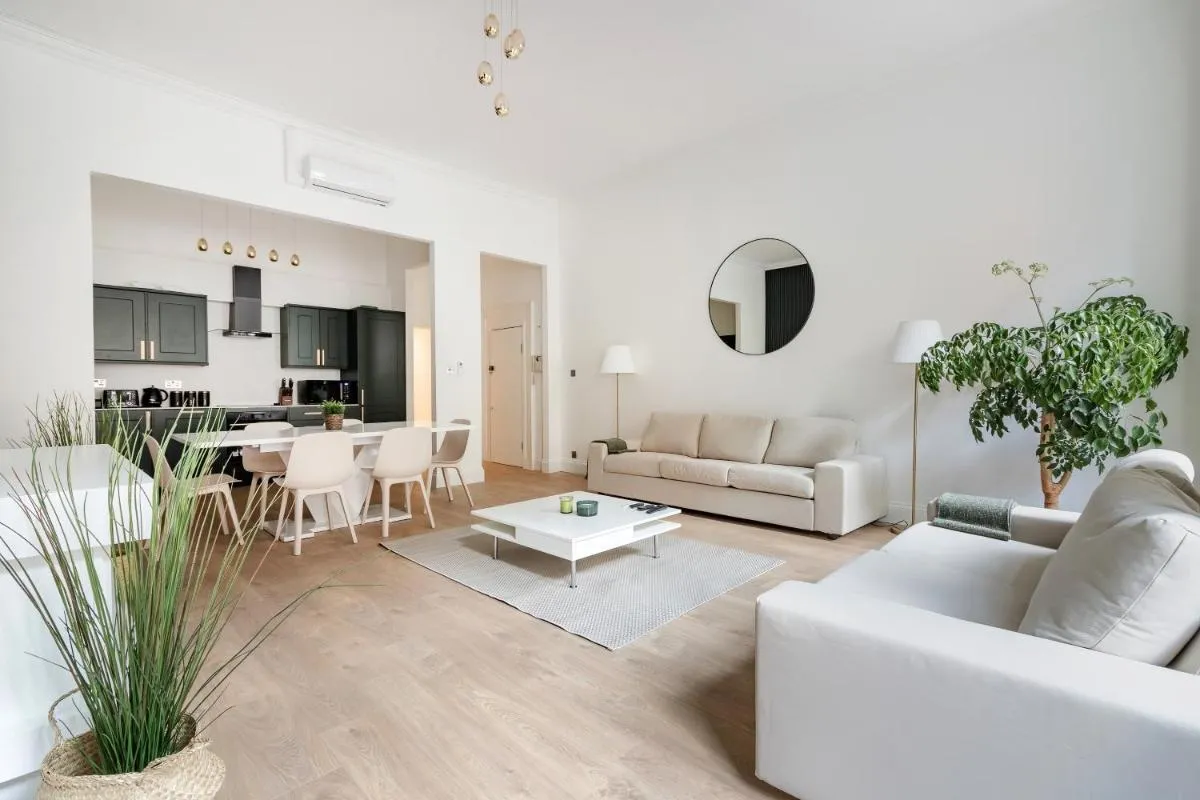 Image 3 of Luxury Majestic Apartment in Marylebone
