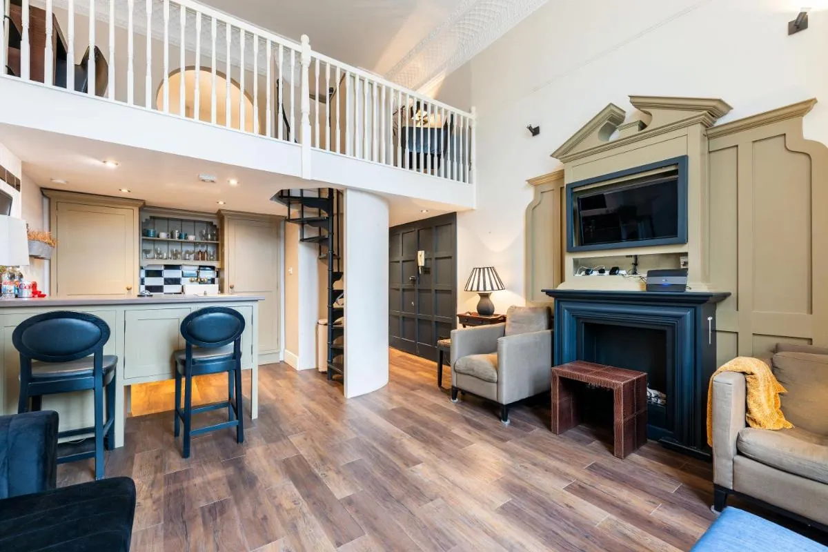 Image 3 of Luxury One Bedroom Mezzanine in Paddington