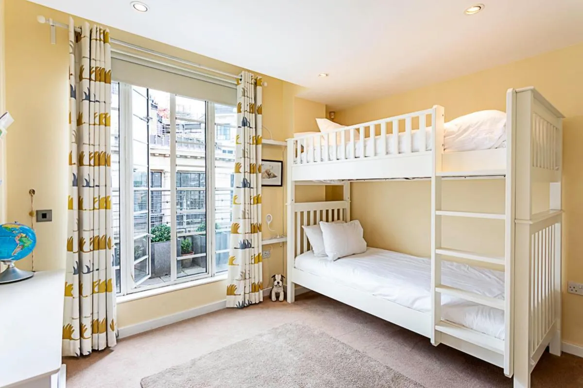 Image 3 of Luxury and Modern Bayswater Apartment
