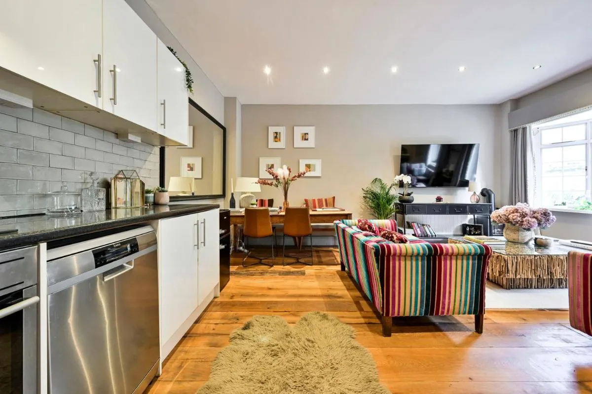 Image 5 of Magnificent 2 Bed Hyde Park Mews House