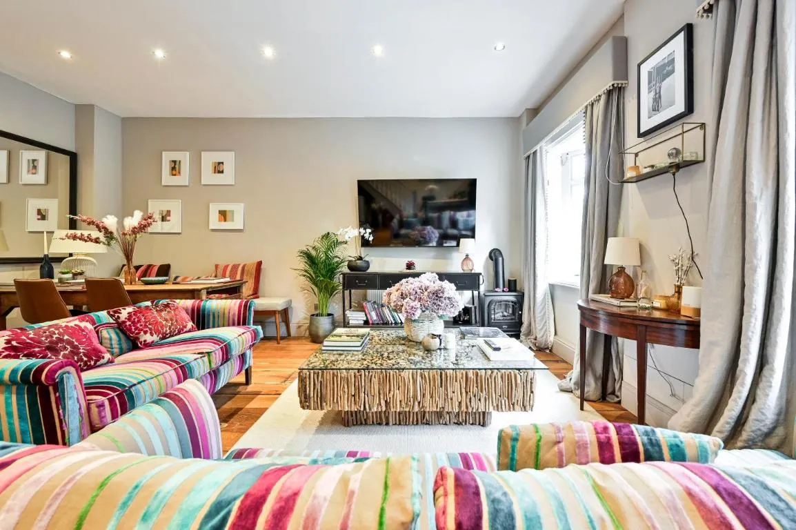 Image of Magnificent 2 Bed Hyde Park Mews House