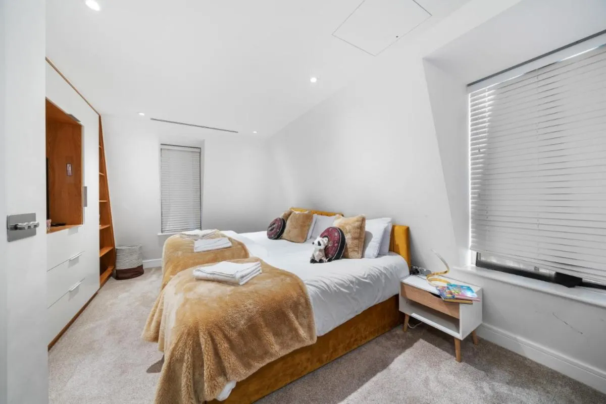 Image 2 of Marble Arch Luxury 3-Bedroom Penthouse Haven 73