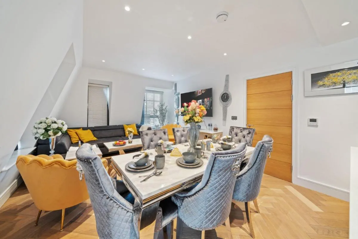 Image 4 of Marble Arch Luxury 3-Bedroom Penthouse Haven 73