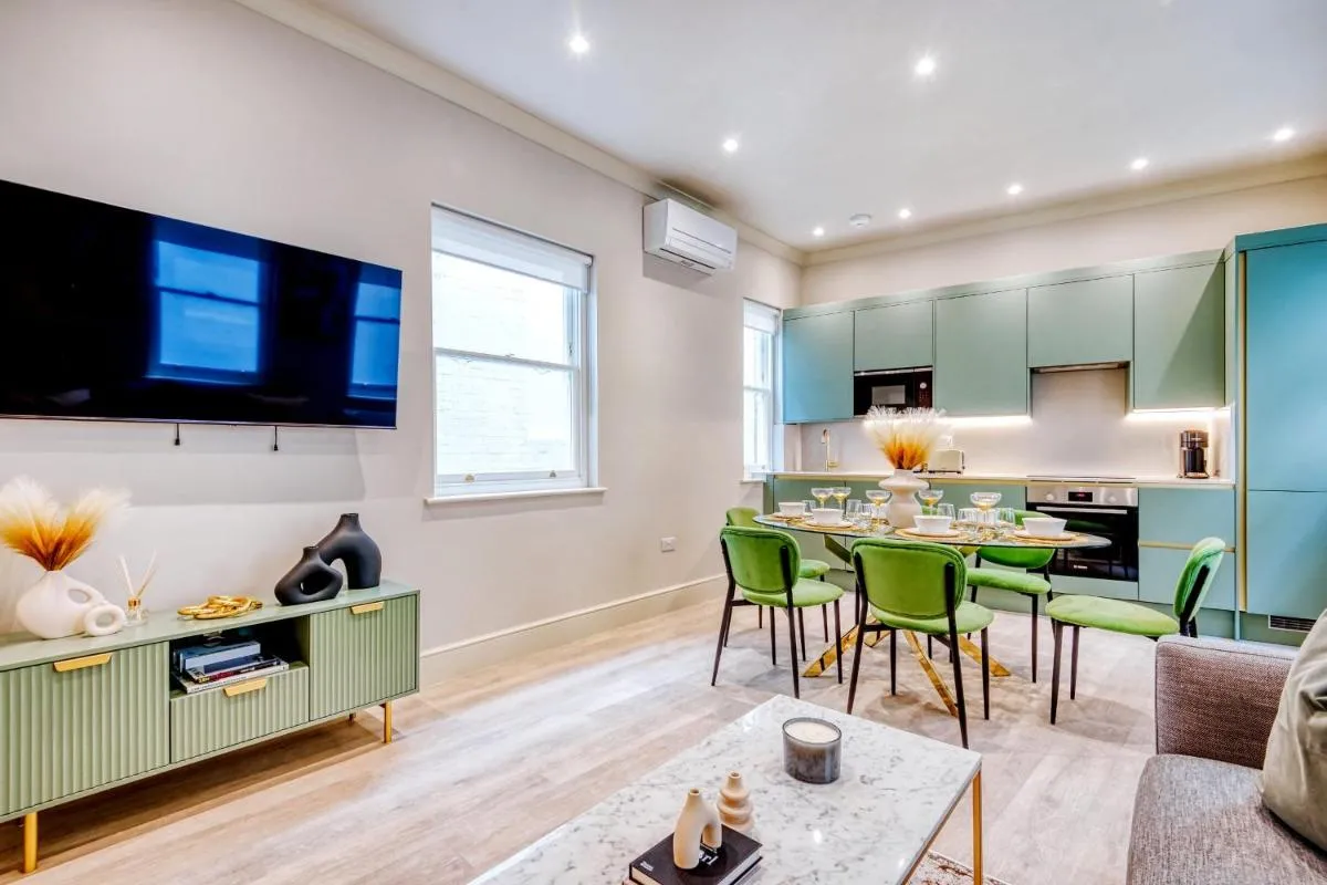 Image 4 of Marble Arch Suite 2-Hosted by Sweetstay
