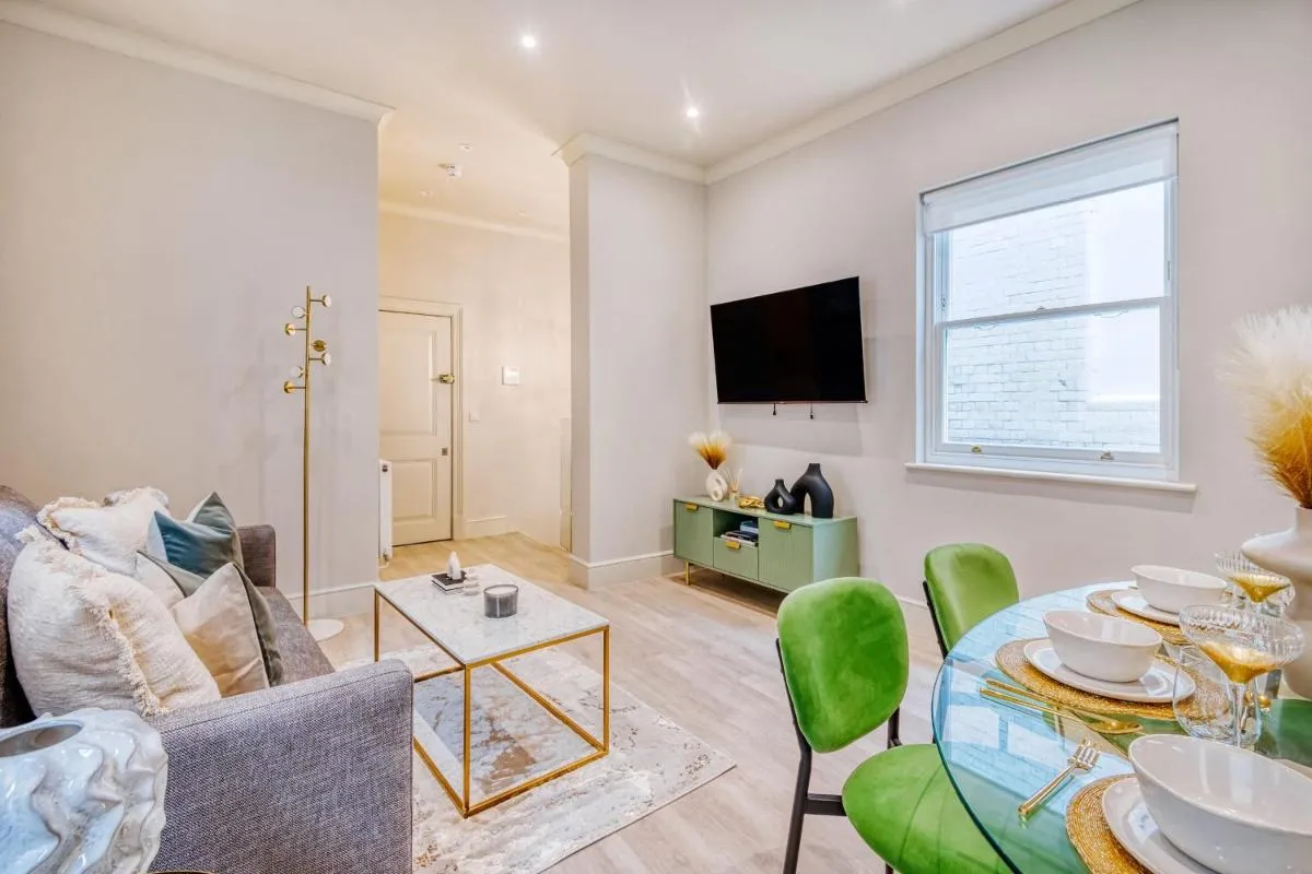 Image 1 of Marble Arch Suite 2-Hosted by Sweetstay