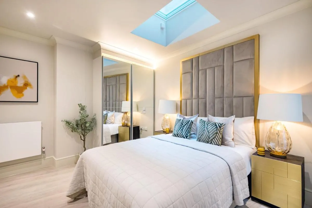 Image 2 of Marble Arch Suite 2-Hosted by Sweetstay