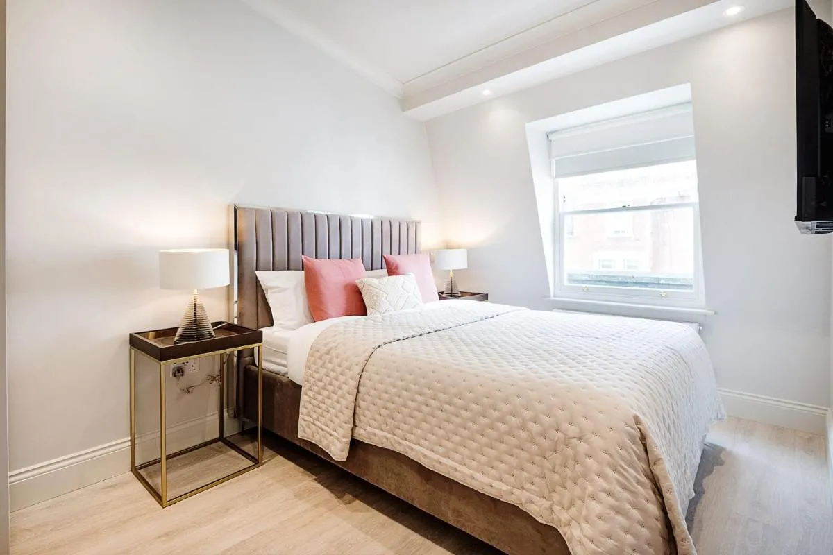 Image 4 of Marble Arch Suite 4-Hosted by Sweetstay