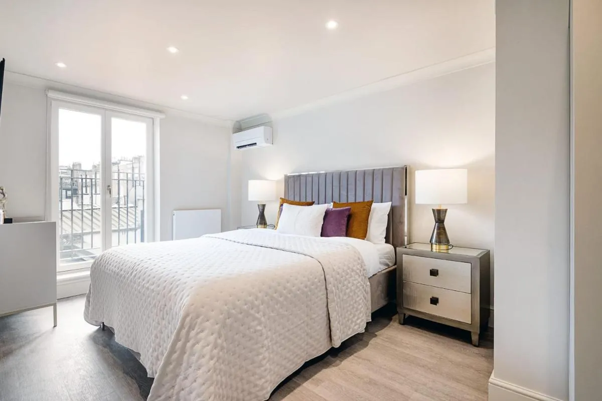 Image 6 of Marble Arch Suite 5-Hosted by Sweetstay
