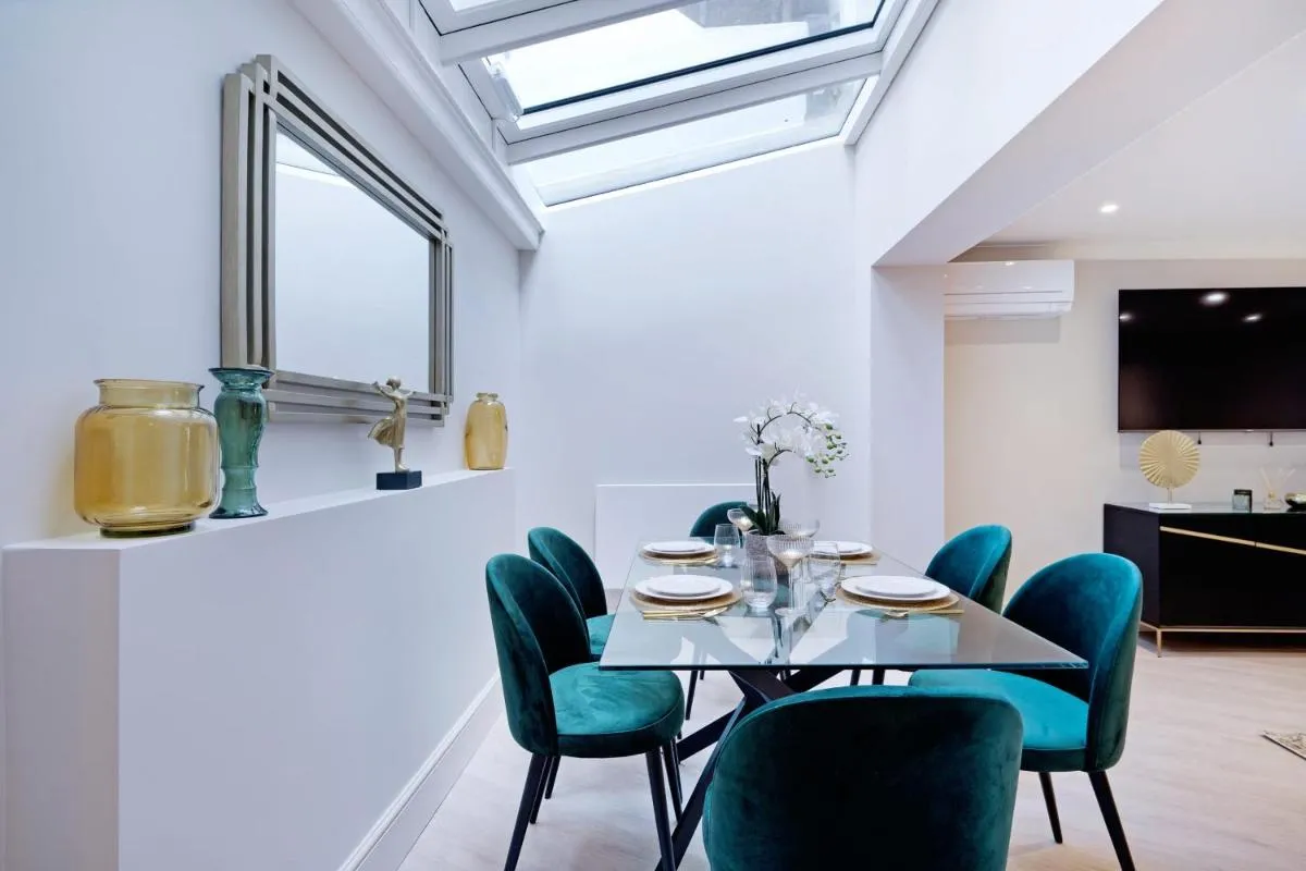 Image 2 of Marble Arch Suite 7-Hosted by Sweetstay