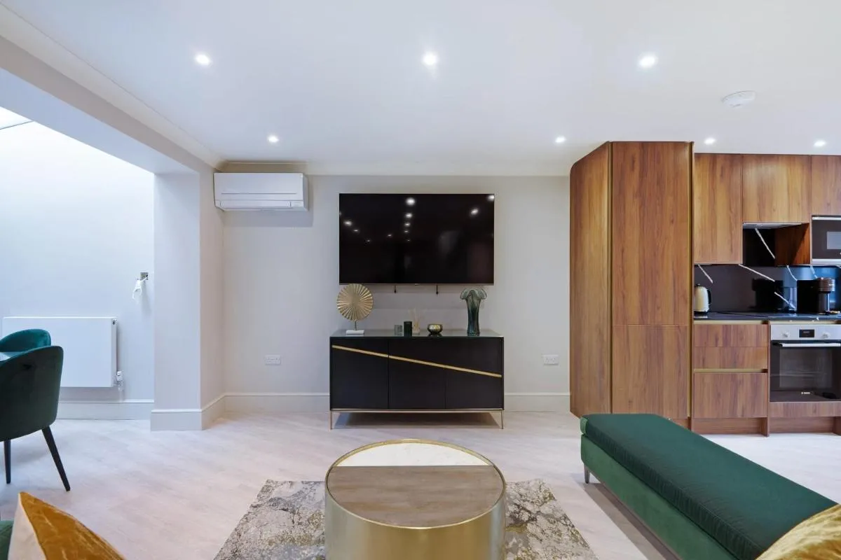 Image 4 of Marble Arch Suite 7-Hosted by Sweetstay