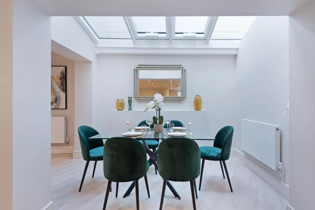 Image 5 of Marble Arch Suite 7-Hosted by Sweetstay