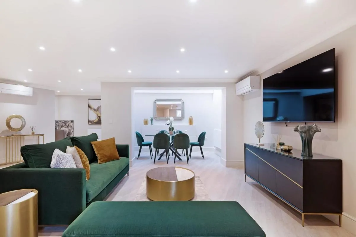 Image 6 of Marble Arch Suite 7-Hosted by Sweetstay