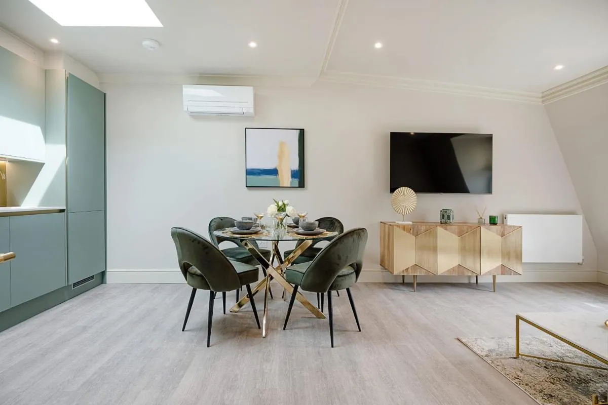 Image 3 of Marble Arch Suite 8-Hosted by Sweetstay