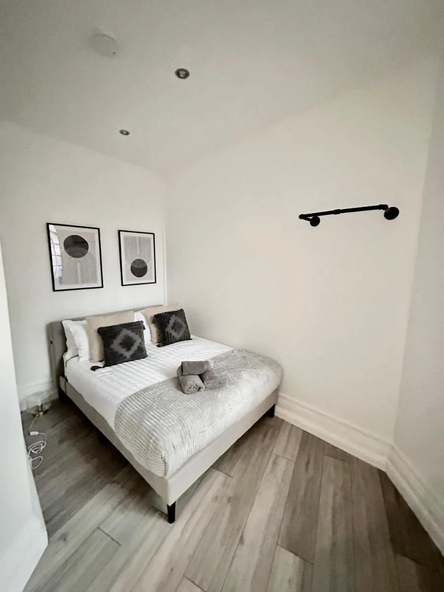 Image 5 of Modern 1-Bedroom Apartments in Shoreditch, Old Street