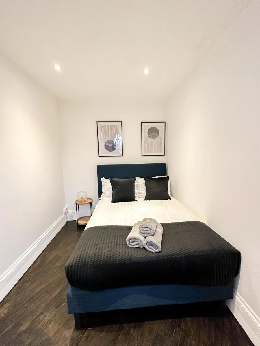 Image 3 of Modern 1-Bedroom Apartments in Shoreditch, Old Street