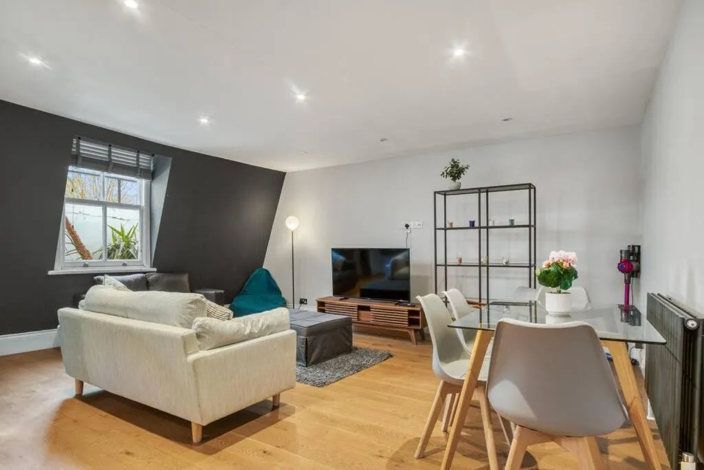 Image 4 of Modern 2 Bed 2 Bath Chelsea
