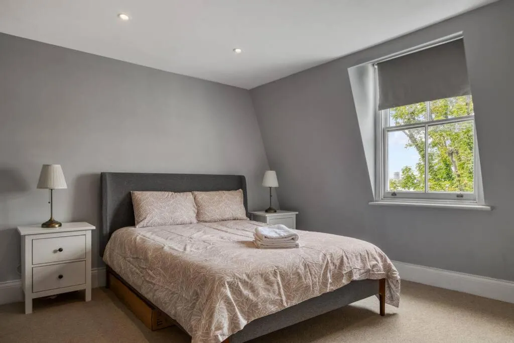Image 1 of Modern 2 Bed 2 Bath Chelsea