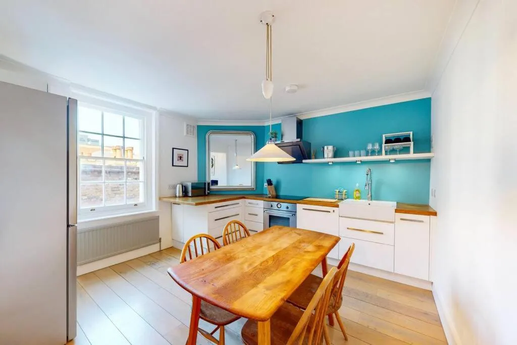 Image 2 of Modern 2Bed in city centre near Farringdon station