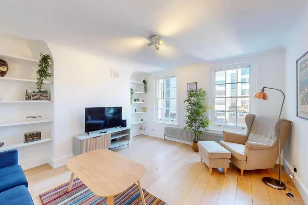 Image 1 of Modern 2Bed in city centre near Farringdon station