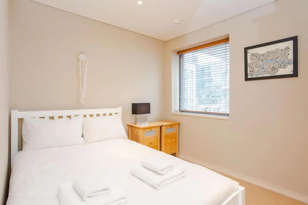 Image 3 of Modern 3 Bedroom Apartment in Paddington