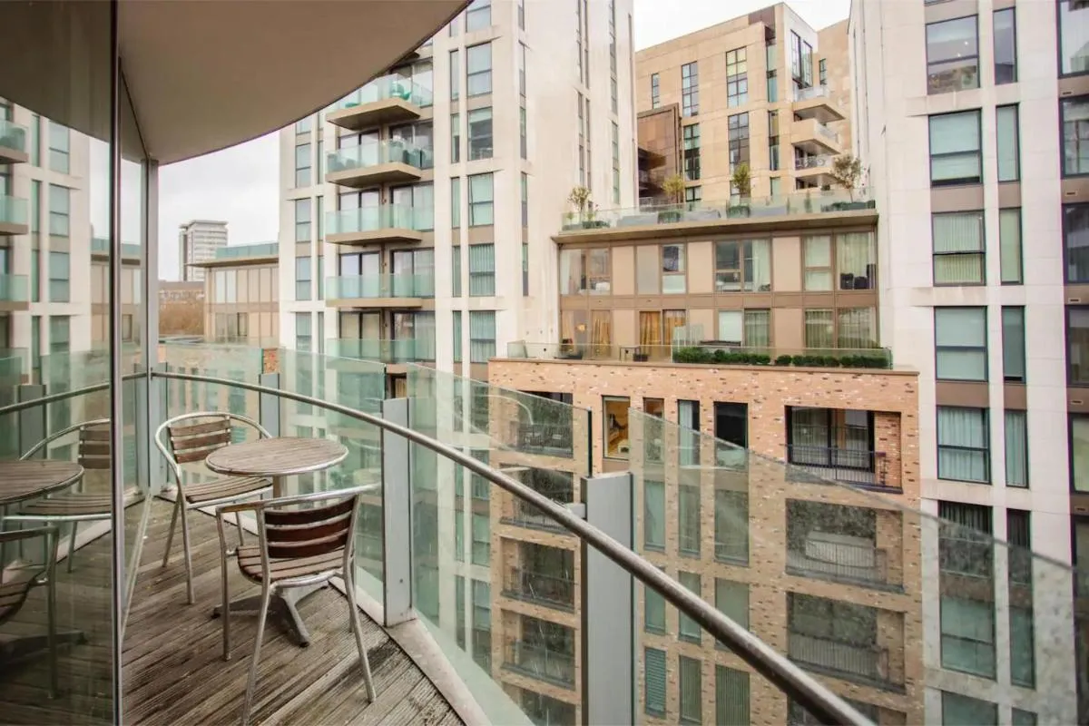Image 4 of Modern 3 Bedroom Apartment in Paddington