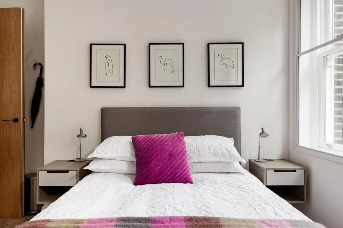 Image 5 of Modern Apartment & Rooms at Charing Cross