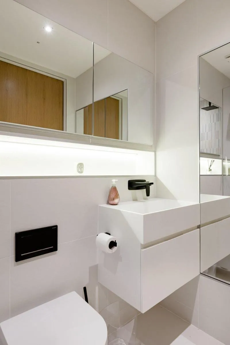 Image 6 of Modern Apartment & Rooms at Charing Cross
