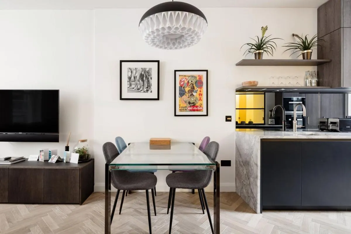 Image 3 of Modern Apartment & Rooms at Charing Cross