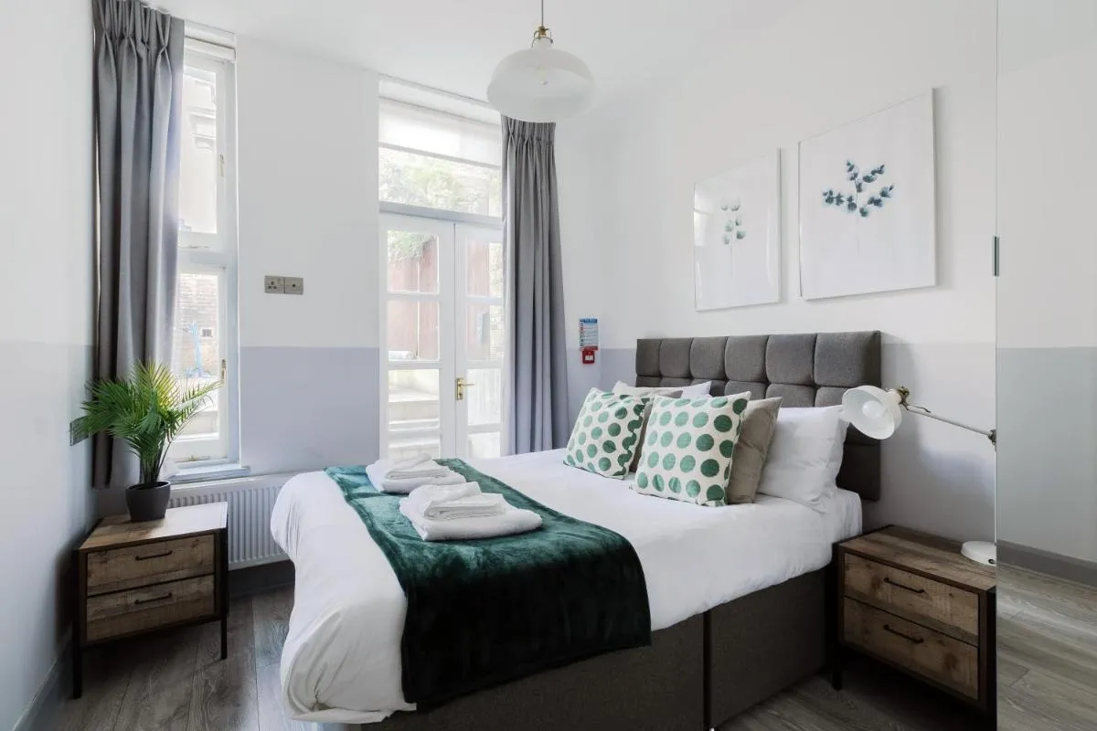 Image 5 of Modern Kensington Apartments