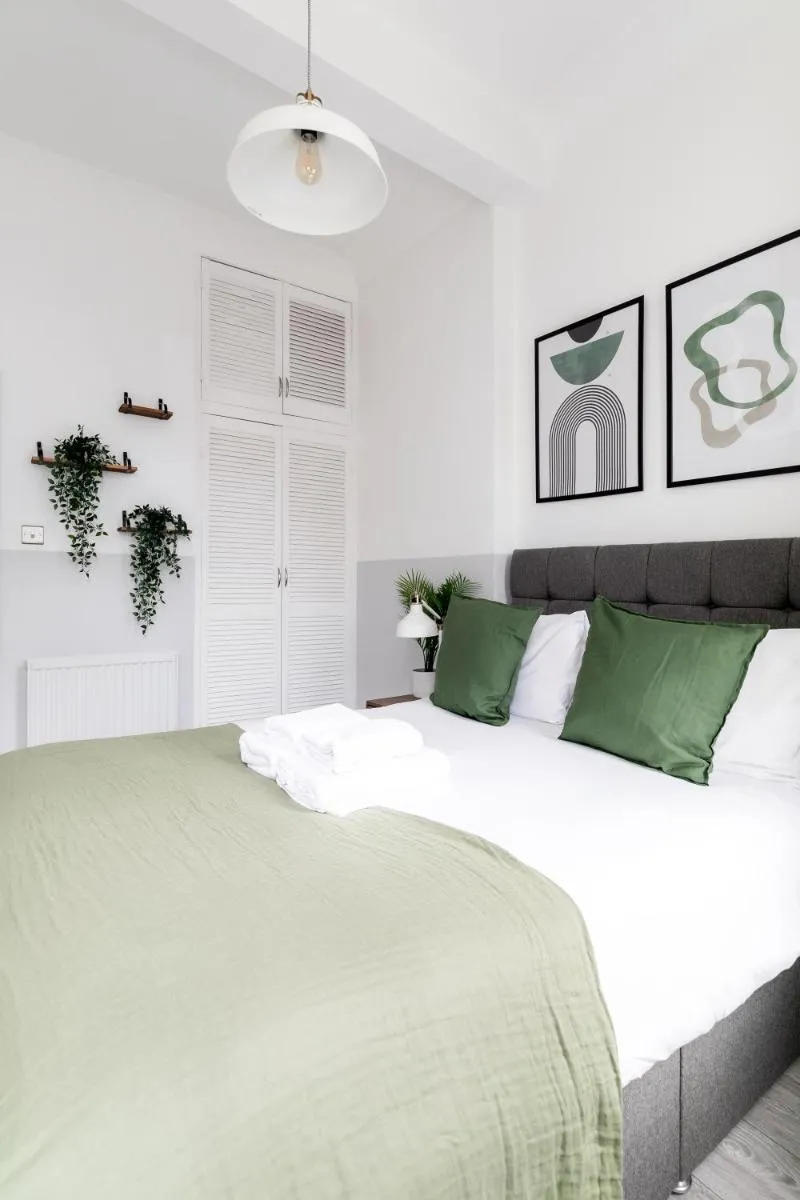 Image 3 of Modern Kensington Apartments