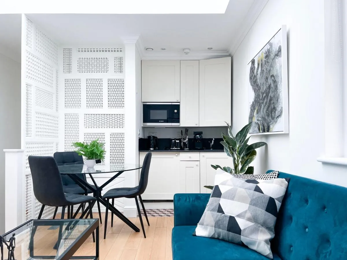 Image 3 of Museum ST Central Soho Apartment