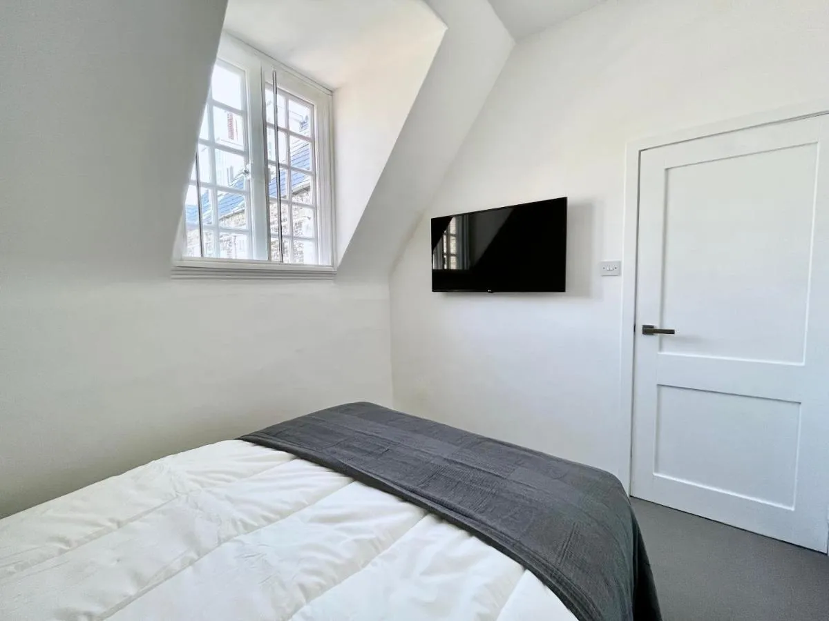 Image 4 of NEW Oxford Circus 2 Bedr, 3 Beds Best Location