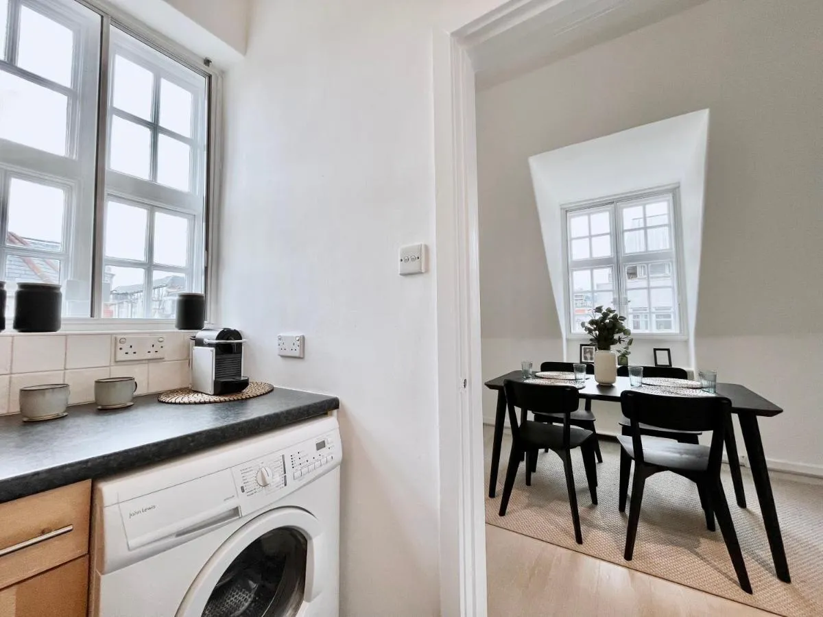Image 2 of NEW Oxford Circus 2 Bedr, 3 Beds Best Location