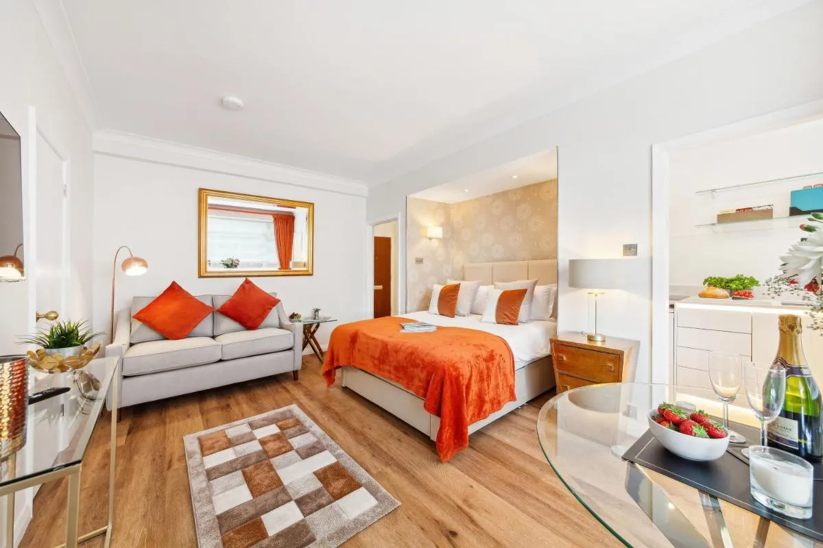 Image 2 of Nell Gwynn Chelsea Accommodation