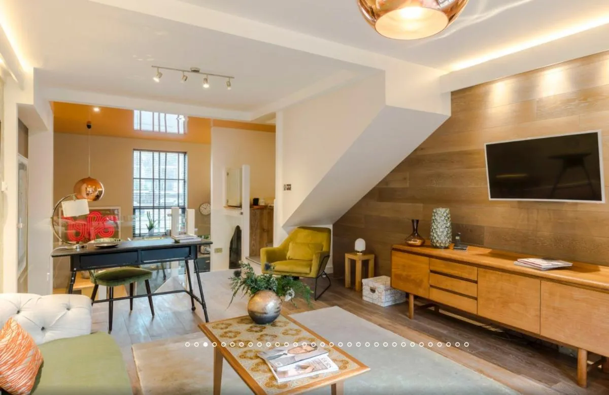 Image 4 of Neon Melody – Playful 2 Bedrooms by London Bridge
