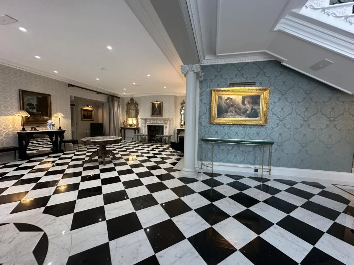 Image 2 of No. 30 Knightsbridge