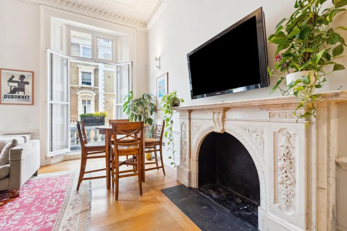 Image 4 of Notting Hill Glamour