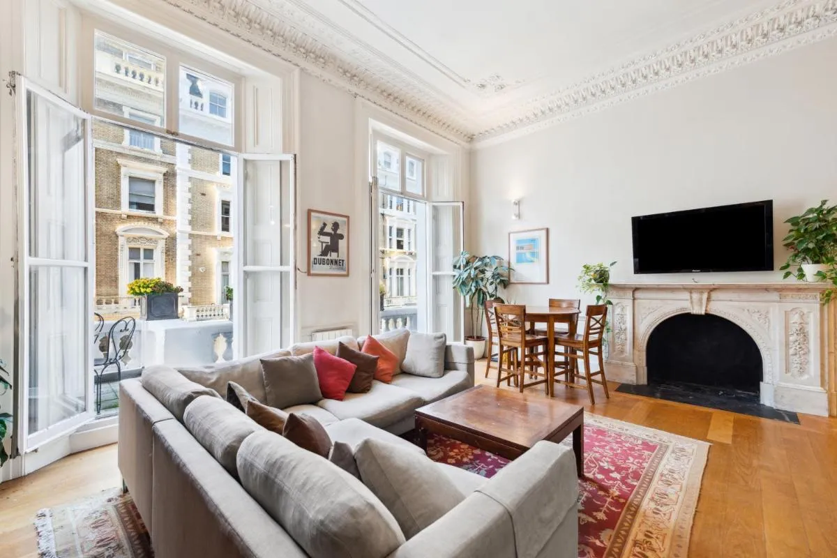 Image 1 of Notting Hill Glamour