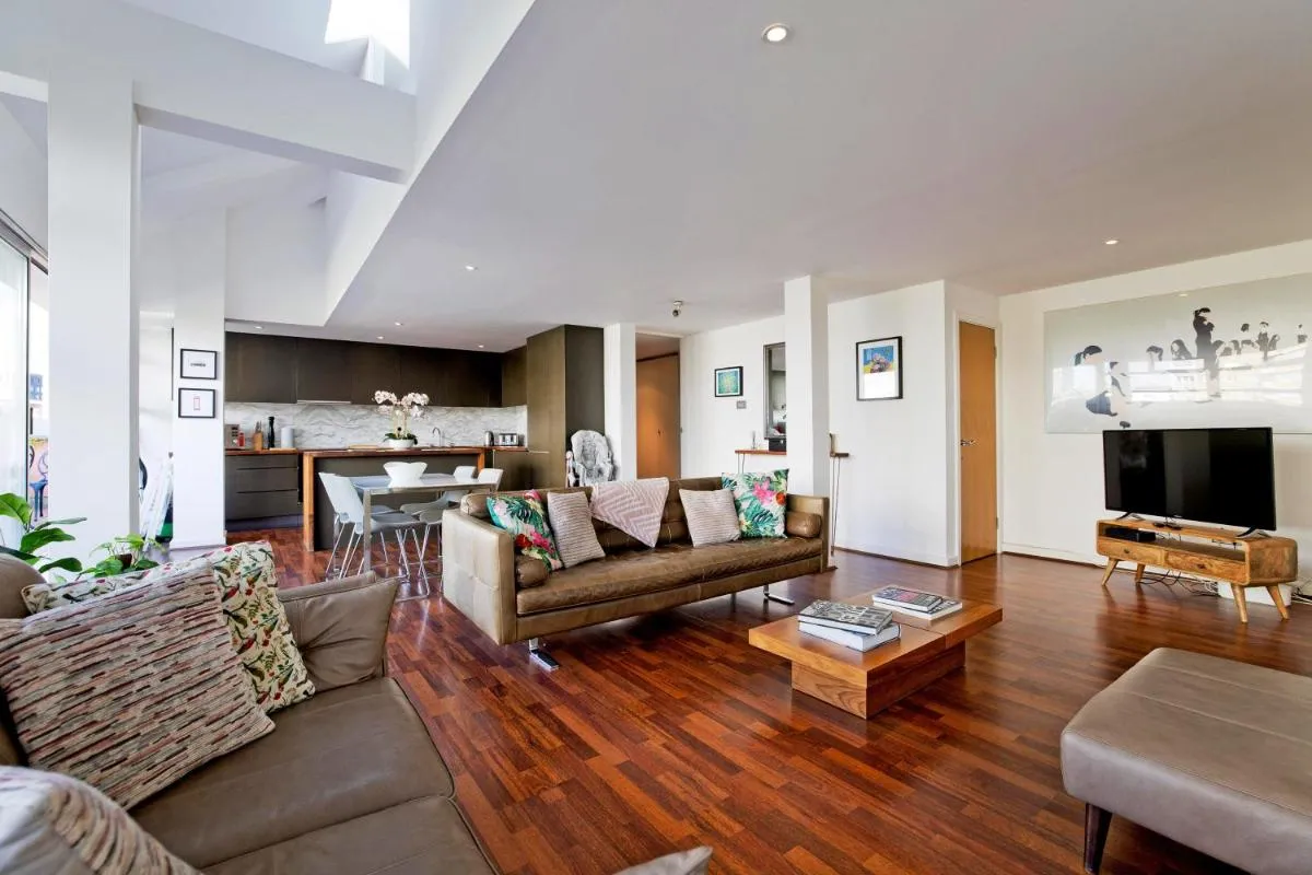 Image 4 of Old St penthouse