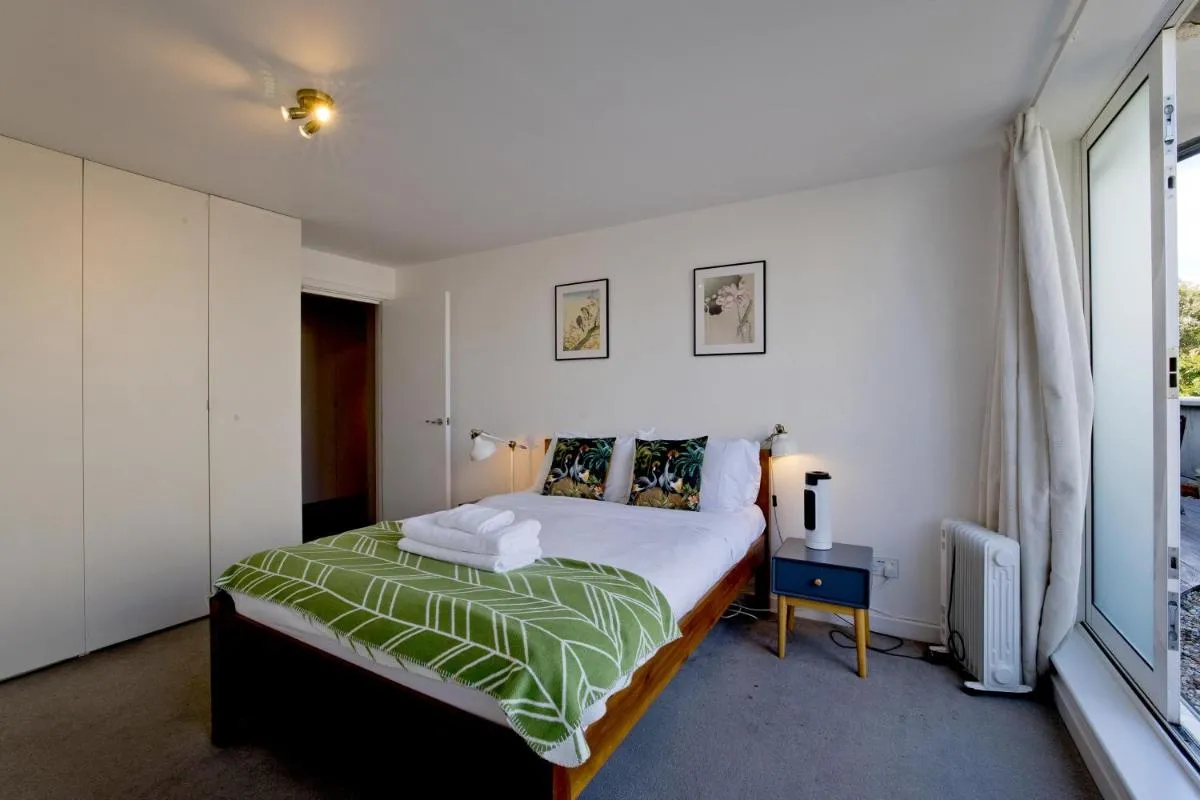 Image 1 of Old St penthouse