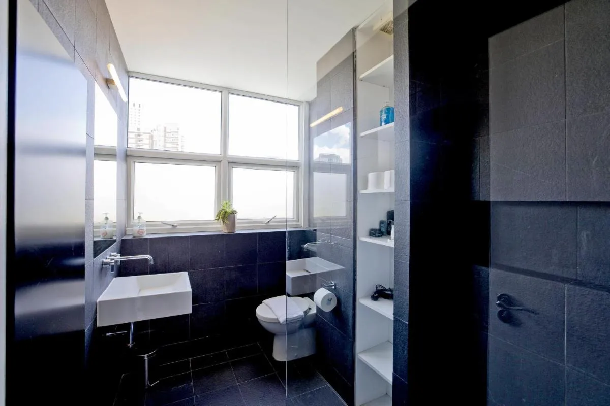 Image 2 of Old St penthouse