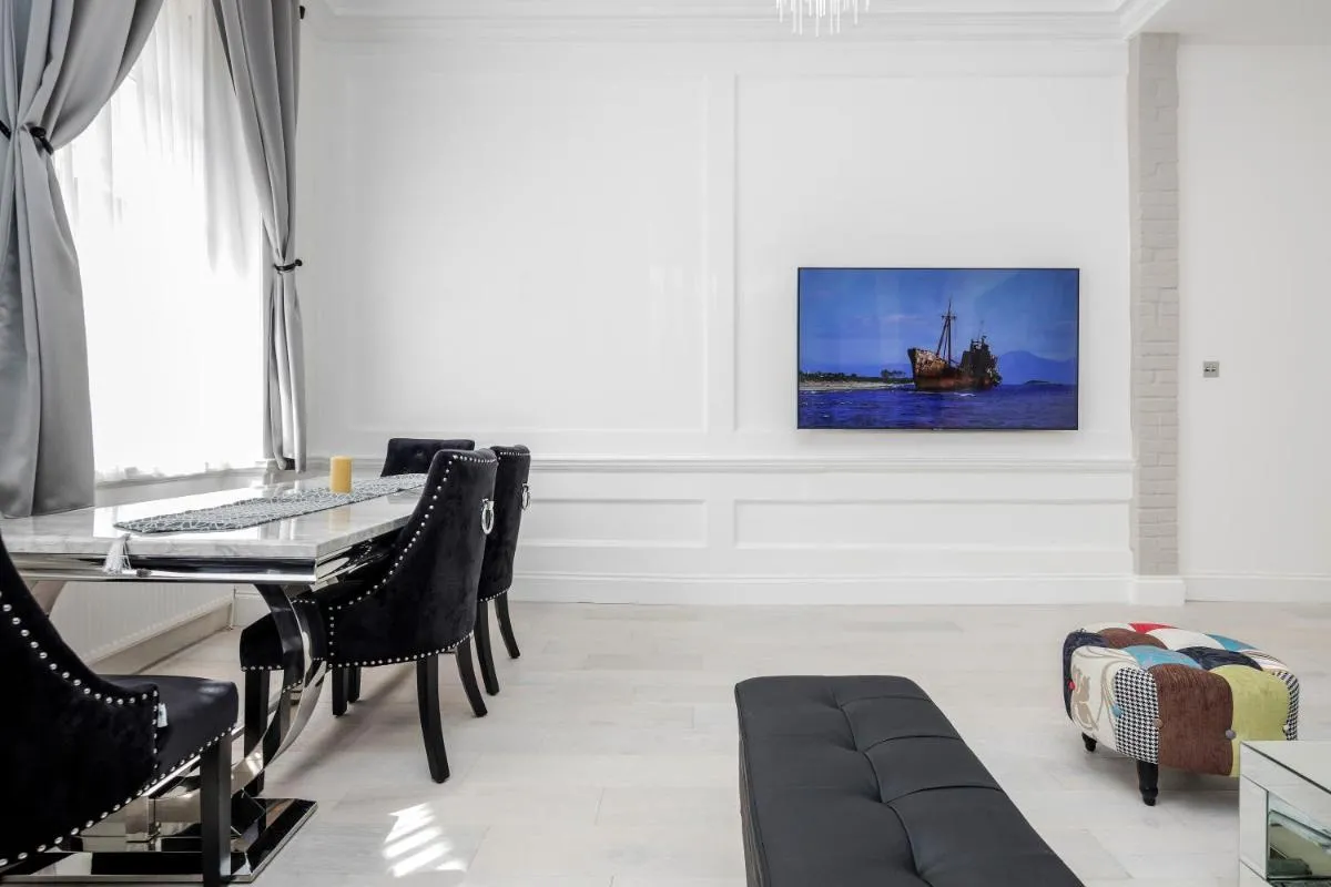 Image 3 of Oxford Street 2 Bed Apartment