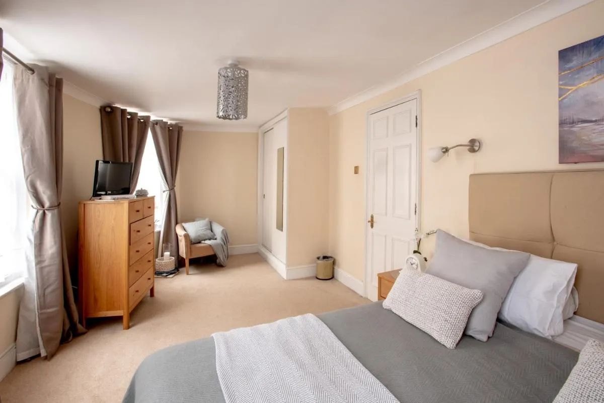 Image 1 of Park Lane Apartments – Clarges Street