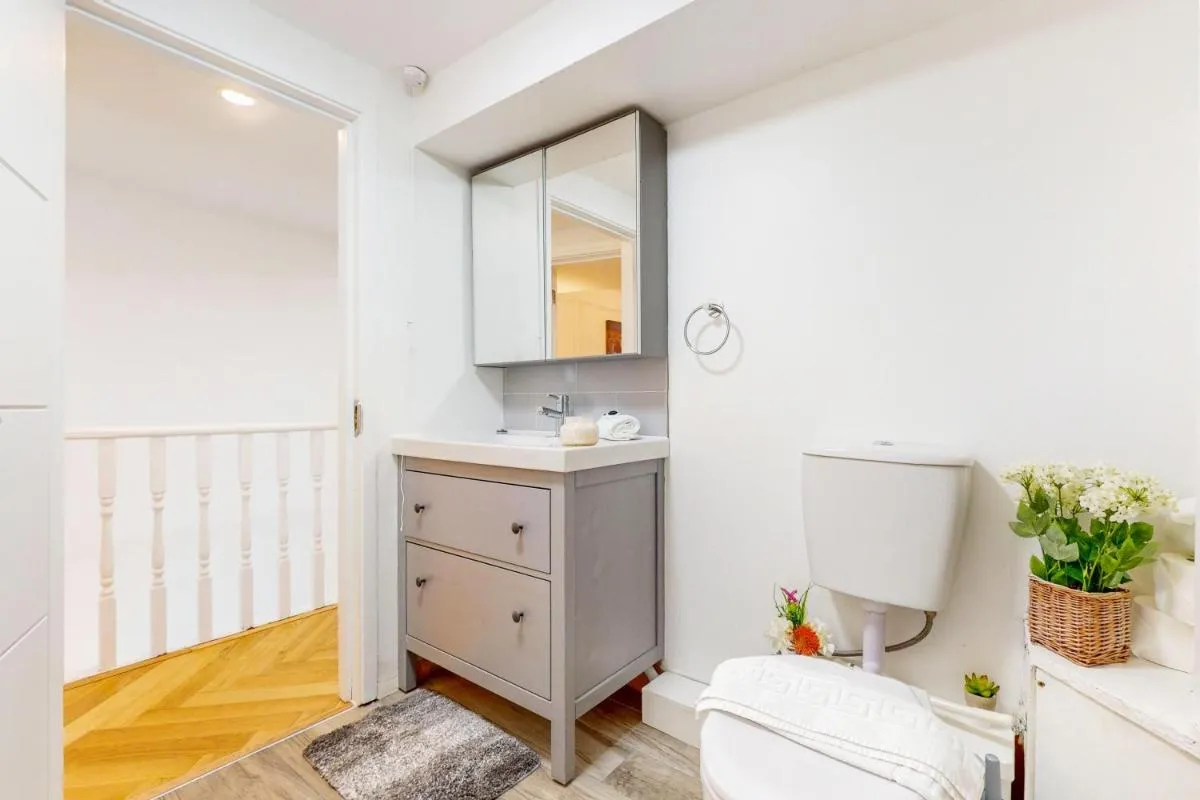 Image 2 of Park Lane Apartments Harrowby street