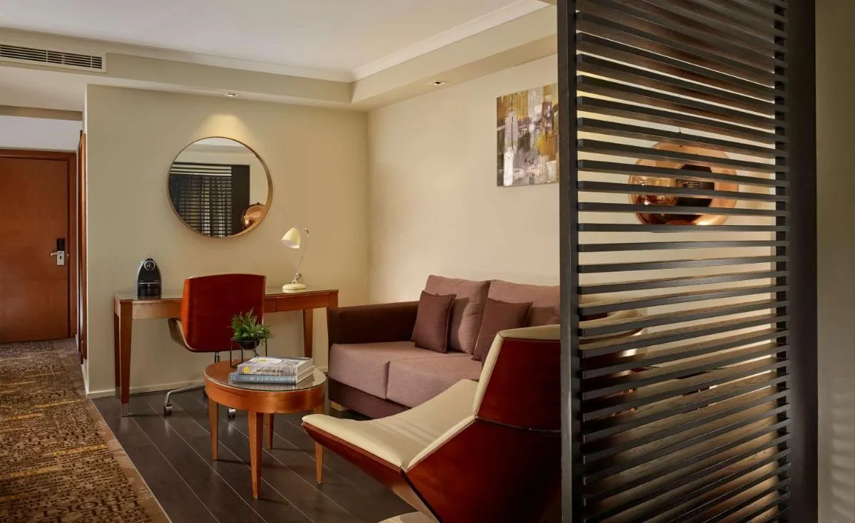 Image 4 of Park Plaza Victoria London