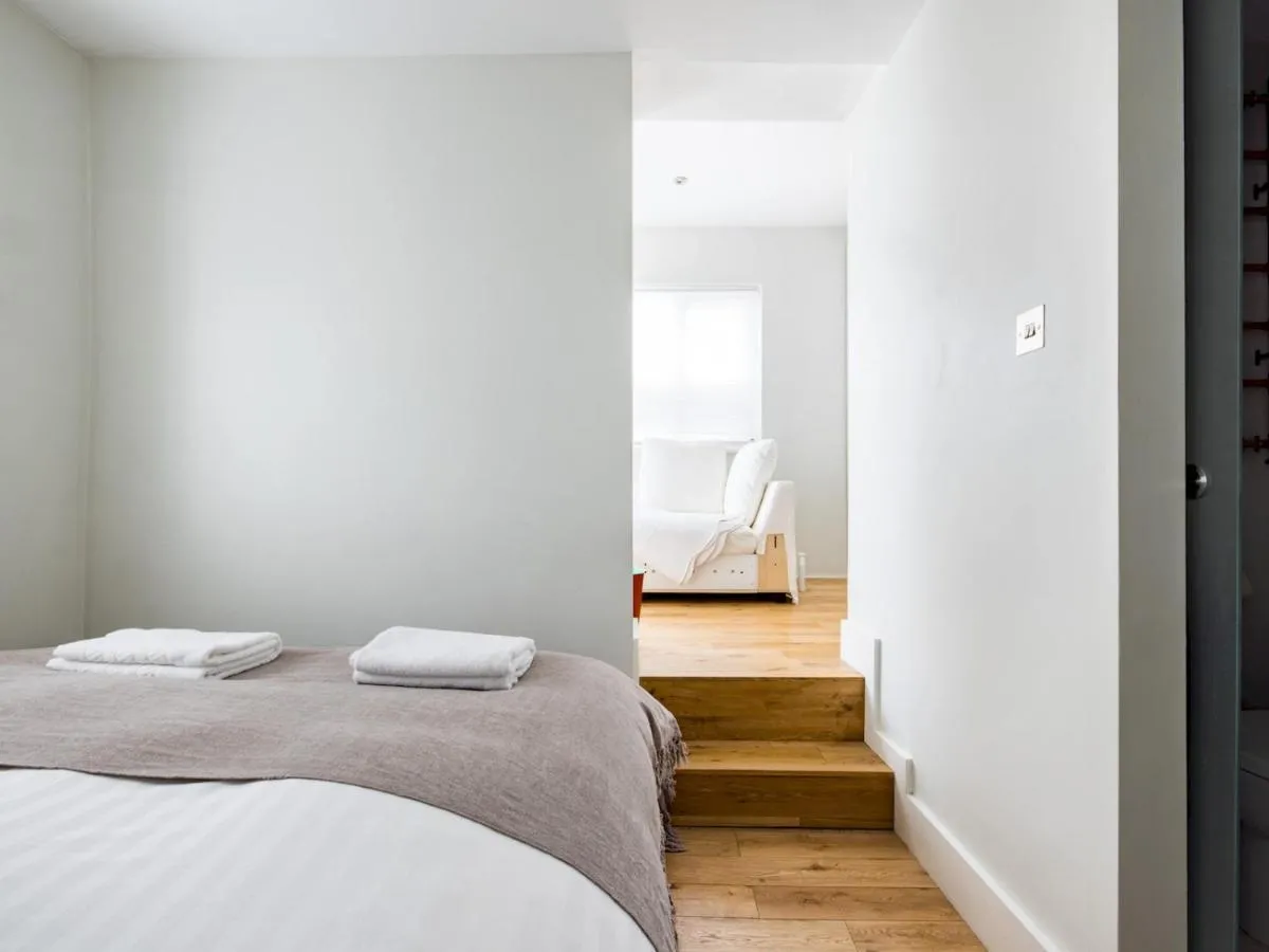 Image 6 of Pass the Keys Chic 1 bedroom flat steps of King’s Road Chelsea